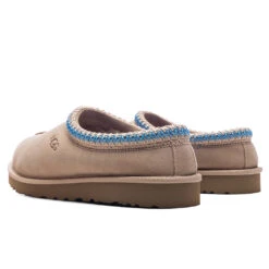 Ugg Men's Tasman Slipper - Sand/Santorini -Ugg Shop Men s Tasman Slipper Sand Santorini 5950 SSNT 01 08 25 Feature KN 5